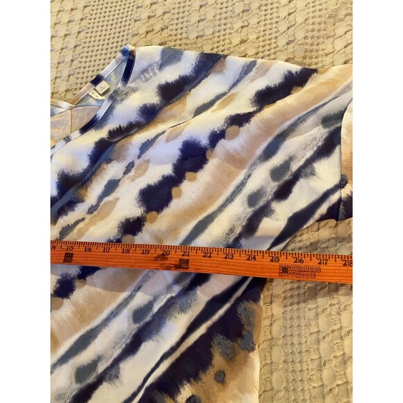 Est. 1946 Blouse Sz Large Oversized Flowy Creams & Blues Casual Top Cap Sleeves - Picture 9 of 11